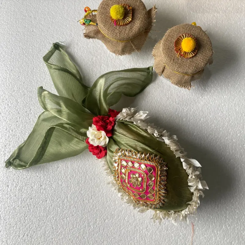 Traditional Haldi & Engagement Token Set – Embroidered Leaf Wrap with Floral Garland & Jute Containers